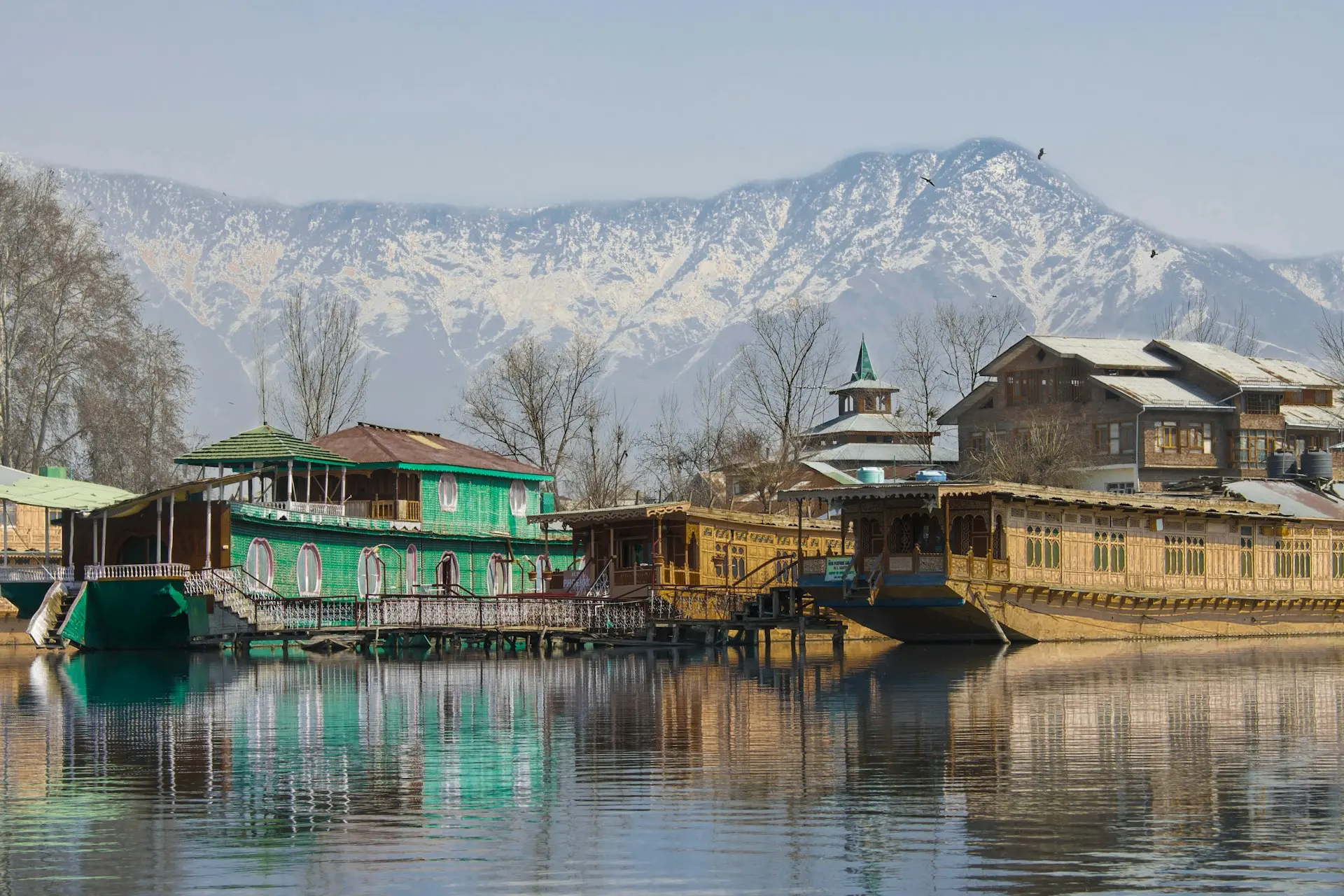 Senior citizen-friendly Kashmir combo travel package with Srinagar and Pahalgam houseboat stay