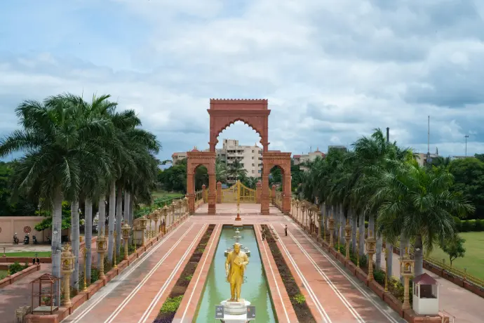 A view of a fountain in the middle of a park