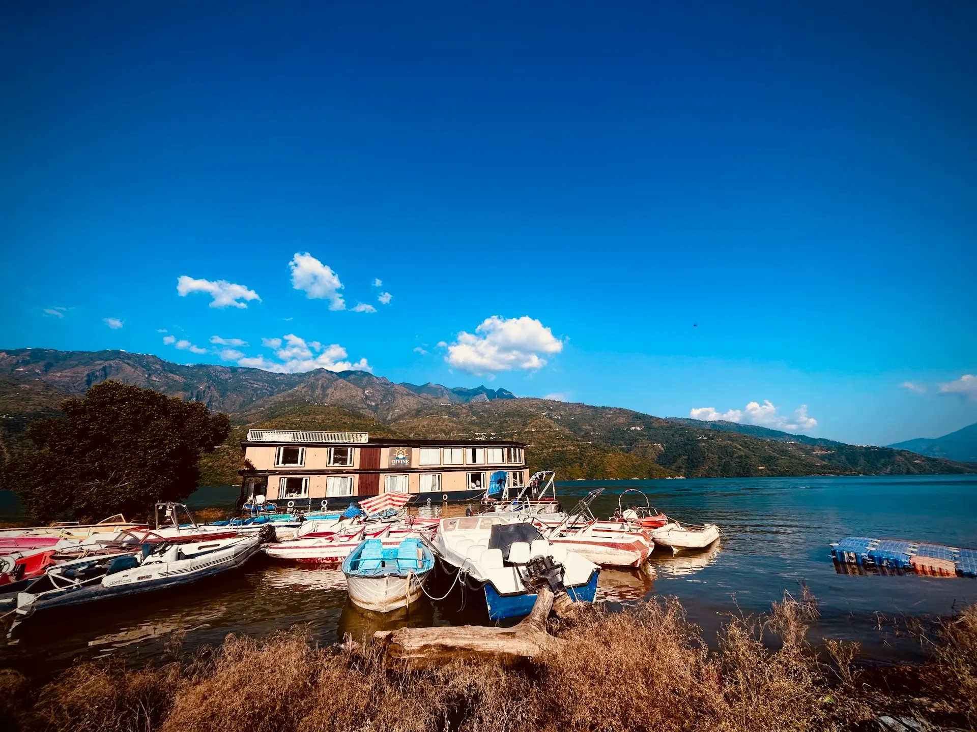A bunch of boats that are sitting in the water