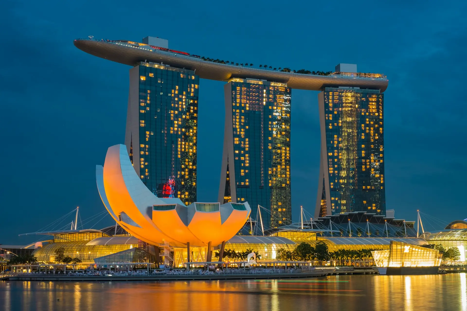 Night view of Marina Bay Sands and ArtScience Museum in Singapore